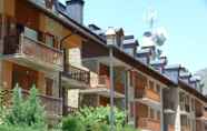 Bangunan 2 APARTMENTSUITESPAIN BAQUEIRA Jardin Privado