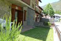 Common Space APARTMENTSUITESPAIN BAQUEIRA Jardin Privado