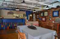 Bar, Cafe and Lounge Gibela Backpackers Lodge Durban