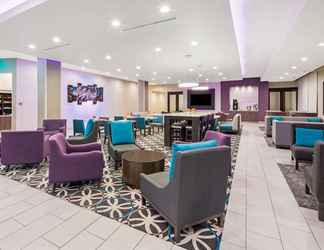 Lobi 2 La Quinta Inn & Suites by Wyndham McAllen La Plaza Mall