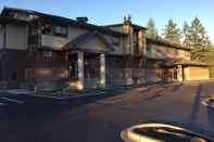 Exterior Pender Harbour Hotel