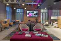 Lobby Moxy London Excel