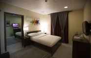 Kamar Tidur 7 Palms Lily Hotel Suites