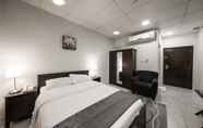 Kamar Tidur 6 Palms Lily Hotel Suites