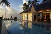 Kolam Renang Villa in Blue