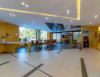 Lobby 2 Holiday Inn Express Shijiazhuang Heping, an IHG Hotel