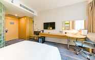 Bedroom 7 Holiday Inn Express Shijiazhuang Heping, an IHG Hotel
