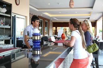 로비 4 Side West Park Hotel