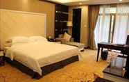 Kamar Tidur 3 Country Garden Phoenix Hotel Yunfu