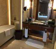 In-room Bathroom 2 Narada Qiandao Lake Resort