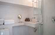 Toilet Kamar 5 Luxury Family Apartment - Pool, Seaview, 200m Beach