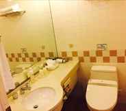 Toilet Kamar 2 KKR Hotel Umeda