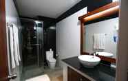 In-room Bathroom 4 Royal Kandyan