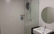 Toilet Kamar 3 De Houz - Trefoil Setia Alam Home Stay