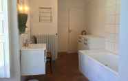 Phòng tắm bên trong 6 Château de Seurre