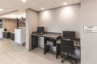 Functional Hall La Quinta Inn & Suites by Wyndham Walla Walla