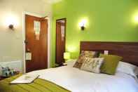 Kamar Tidur Queens Head Hotel