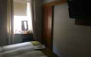 Kamar Tidur 5 Queens Head Hotel