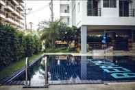 Hồ bơi Beach 7 Condo by GrandisVillas