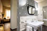 In-room Bathroom Arnobio Florence Suites