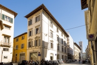 Exterior Arnobio Florence Suites