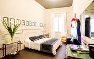 Kamar Tidur 6 Arnobio Florence Suites