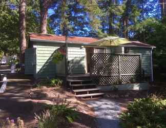 Exterior 2 Lakeshore on Salt Spring