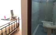 In-room Bathroom 4 B&B Crotone