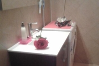 In-room Bathroom Atenas 2 - Monty´s