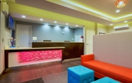Lobby 5 Days Inn & Suites by Wyndham Port Arthur