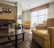 Lobby 6 Sleep Inn & Suites
