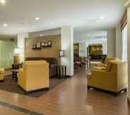 Lobby 7 Sleep Inn & Suites