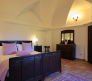 Bilik Tidur 5 Castello di Cortanze