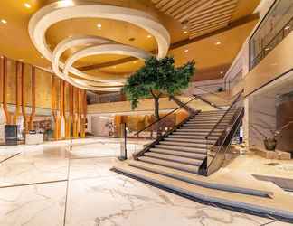 Lobby 2 Holiday Inn Nanjing Xuanwu Lake, an IHG Hotel