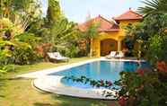 Swimming Pool 7 Ada Waktu Homestay