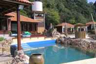Swimming Pool Gem Island Resort & Spa