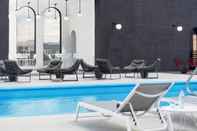 Swimming Pool Renaissance Reno Downtown Hotel & Spa