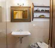 In-room Bathroom 5 Hotel Rural Biniarroca - Adults Only
