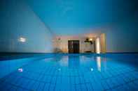 Swimming Pool Hotel Am Sportpark