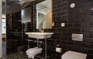 Toilet Kamar 2 Vintage Hotel Apartments