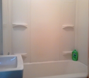 In-room Bathroom 7 Canora Vacation Home