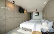 Kamar Tidur 7 Hotel stay interview Jeju