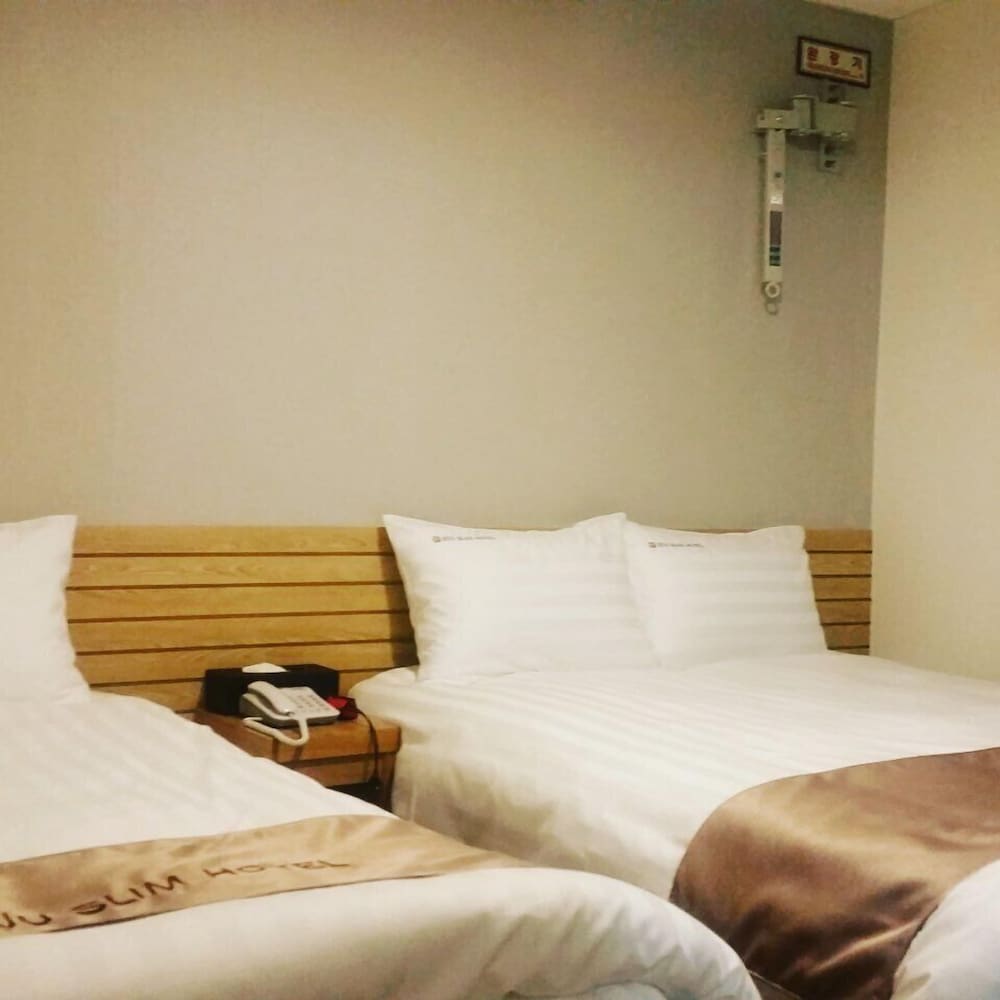 Phòng ngủ 6 Jeju Slim Hotel