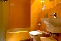 Toilet Kamar Hostal Albany