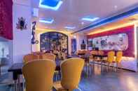 Bar, Kafe dan Lounge Treebo Yahvi