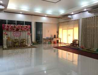 Lobby 2 Bualuang Angthong Hotel