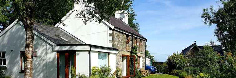 Exterior Nant yr Onnen B&B and Ysgubor Holiday Cottage