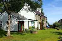 Bangunan Nant yr Onnen B&B and Ysgubor Holiday Cottage