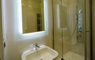 In-room Bathroom 4 Hotel Residence Imperial