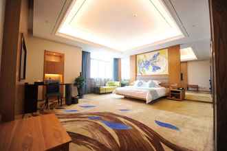 Bedroom 4 Ramada by Wyndham Taixing